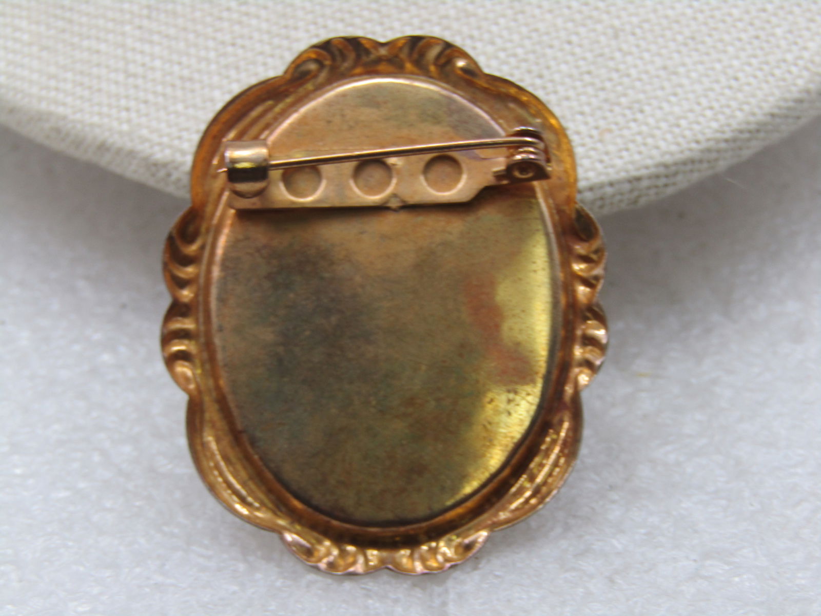 Vintage Black & White Classic Cameo Brooch, 1940's-1950's - C-Clasp - 4