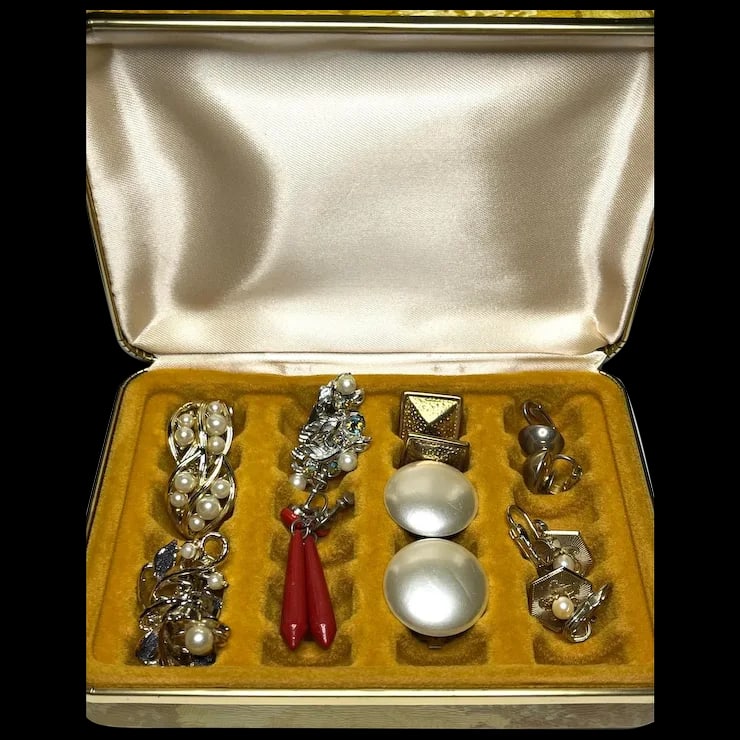 Collection of Vintage Earrings (1 of 14)