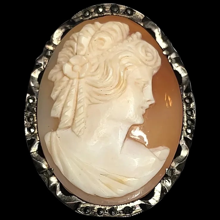Vintage Hand-Carved Shell Cameo Filigree Pendant/Brooch (1 of 5)