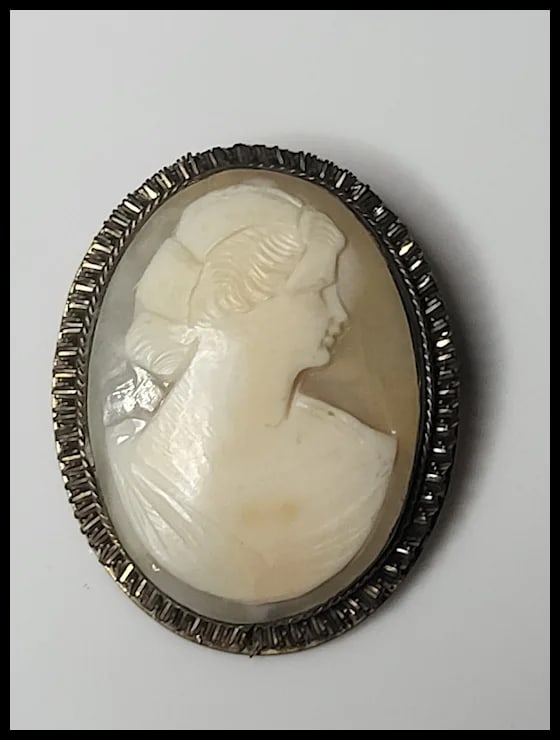 Vintage Hand-Carved Shell Cameo Pendant - 2