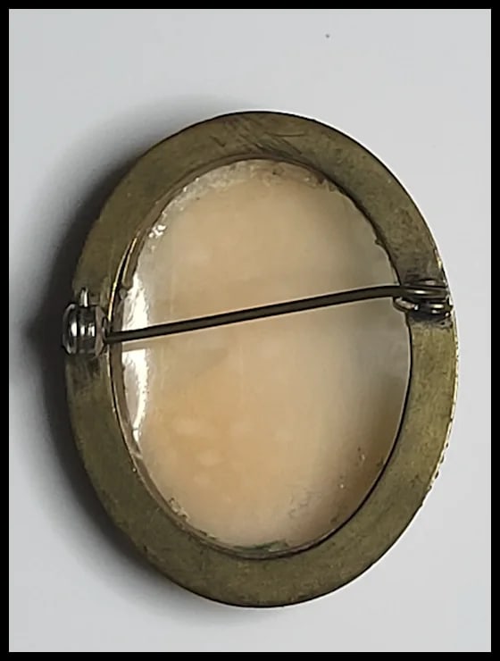 Vintage Hand-Carved Shell Cameo Pendant - 3