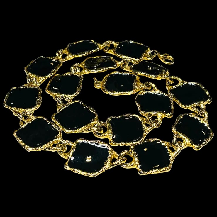 Vintage Gold Tone and Black Enamel Necklace: Title: Vintage Gold Tone and Black Enamel Necklace Description: Vintage Gold Tone and Black Enamel Necklace Length 20.5 inches Date/Period: vintage Materials: Gold Tone Metal and Enamel Size: Length 2