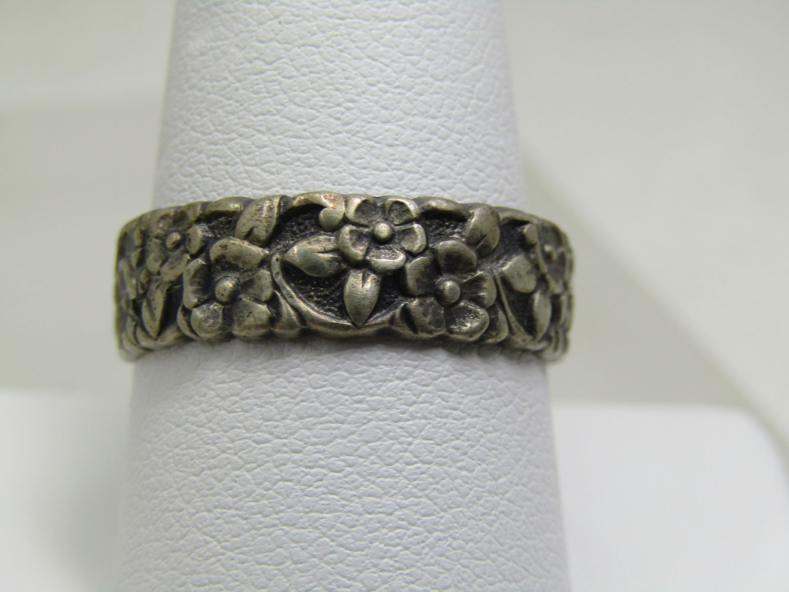 Vintage Sterling Floral Band Ring, Sz 10, 6..5mm Signed Uncas (1 of 7)