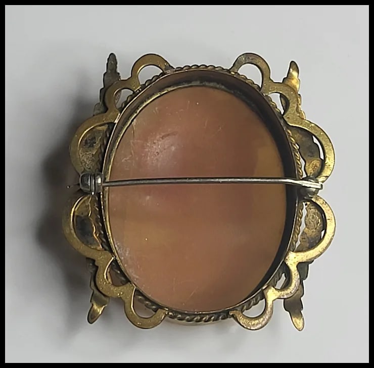 Large Ornate Vintage Cameo Brooch/Pin - 3