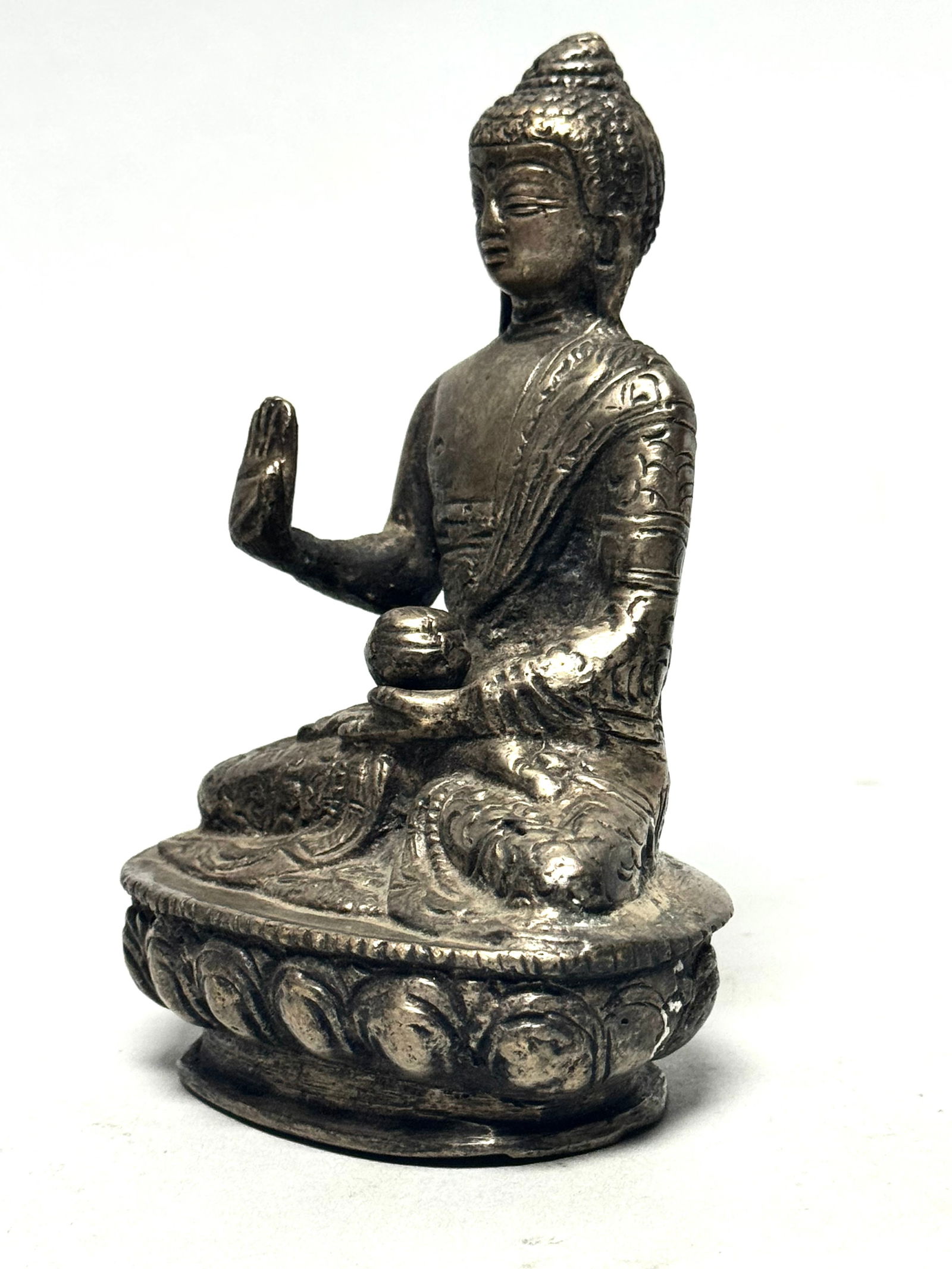 Statue of sitting meditation Buddha with lotus - Patinated bronze - China - 2