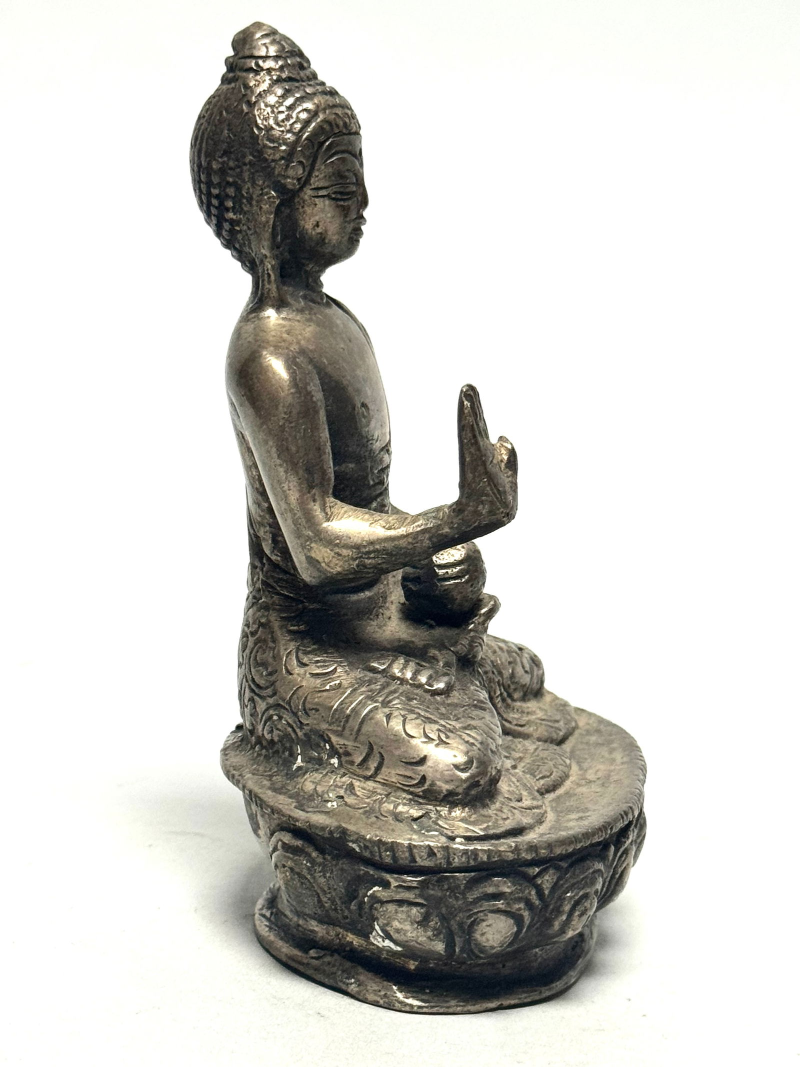 Statue of sitting meditation Buddha with lotus - Patinated bronze - China - 8