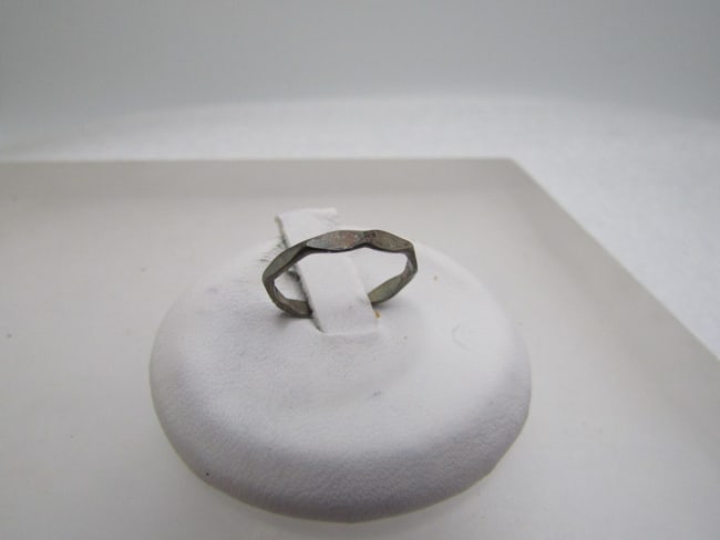Vintage Sterling Angled Edge Ring, Sz. 2.5, 1960's-1970's: Vintage Sterling Angled Edge Ring, Sz. 2.5, 1960's-1970's. Made for youth or someone with a very small finger at sz. 2.5. It has angled edges and flat sections around the ring that ar wider in the cen