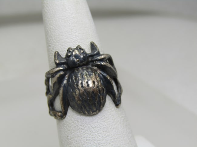 Vintage Sterling Wide Spider Ring, Sz. 6, Age 1960's-1970's: DescriptionVintage Sterling Wide Spider Ring, Sz. 6, Age 1960's-1970's. The body is textured 11.5mm down the finger and crossing over the finger it is appx. 19.5mm to the bottom of its legs. It has li