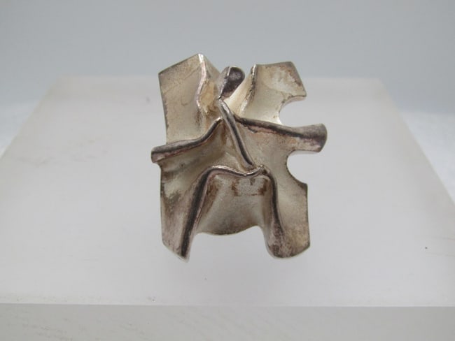 Vintage Sterling Brutalist Sculpted Ring, Sz. 7-10, Signed MJH Matti J. Hyvarinen, 1970's: Vintage Sterling Brutalist Sculpted Ring, Sz. 7-10, Signed MJH Matti J. Hyvarinen, 1970's. Very large unsiex ring made of sterling. it is appx. 1.5" down the finger and 1-1/8" across the finger and si