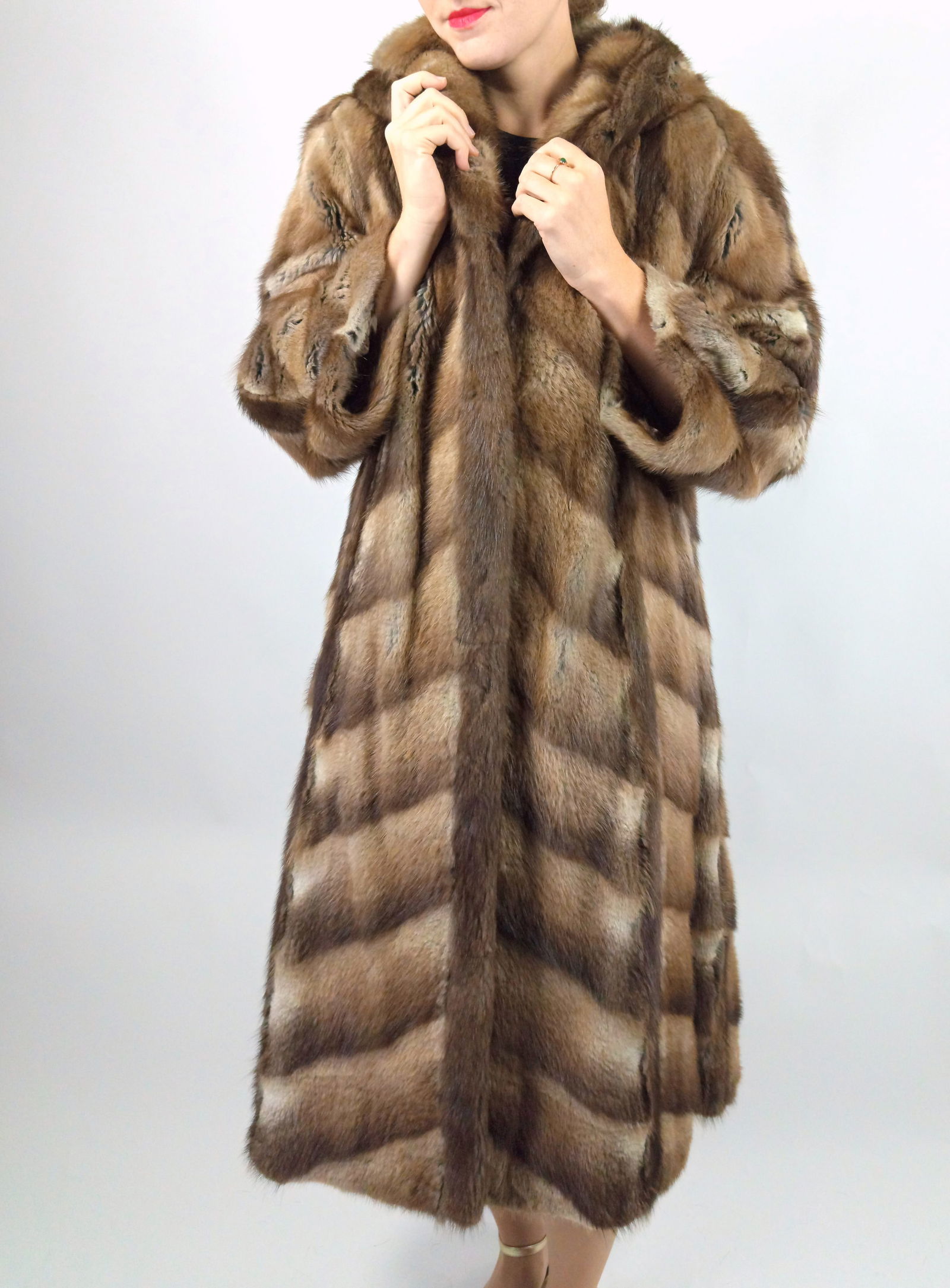 LONG MUSKRAT FUR COAT EU: XL ; US: 20 - 4