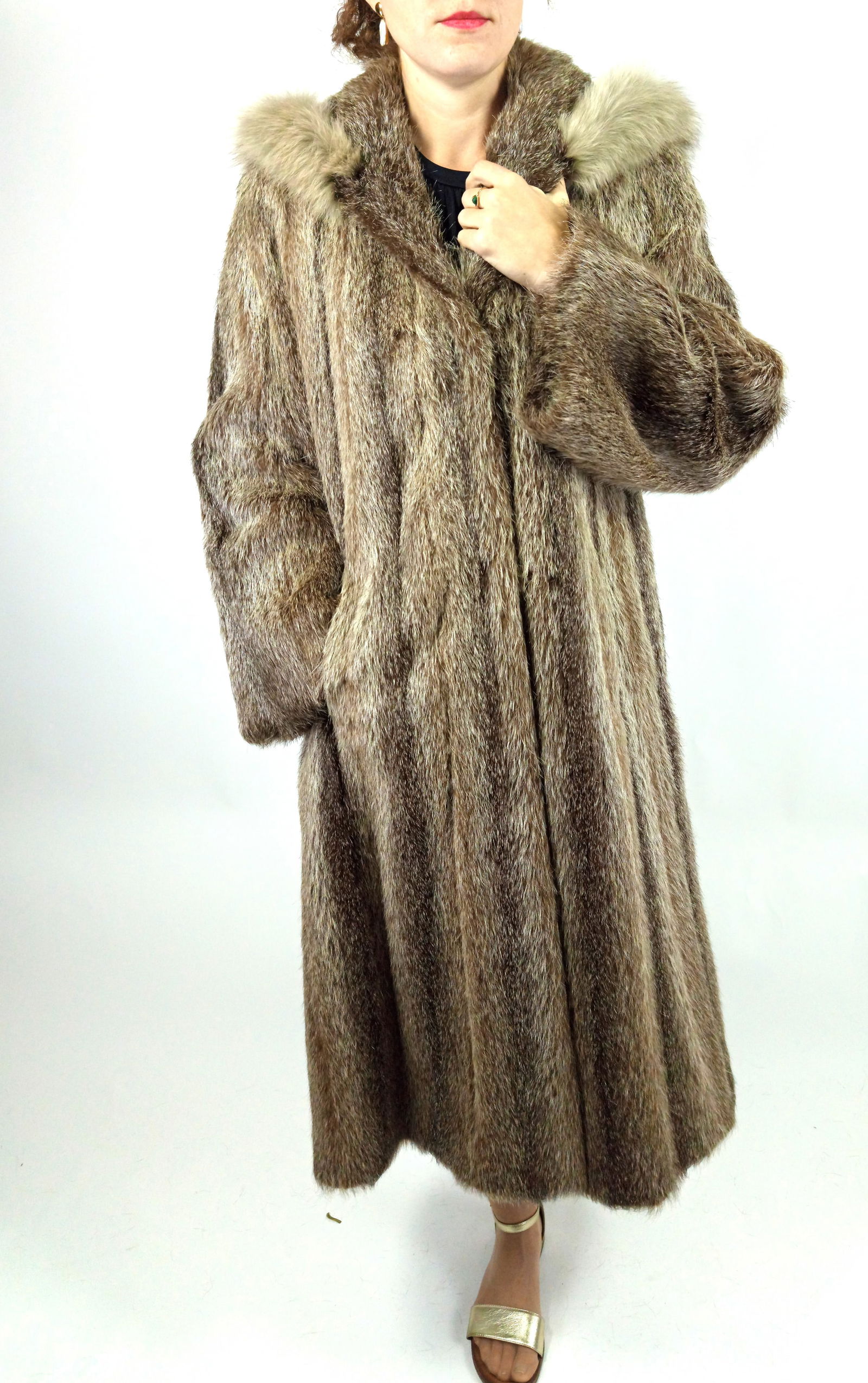 NUTRIA FUR COAT EU: XL ; US: 20 - 3