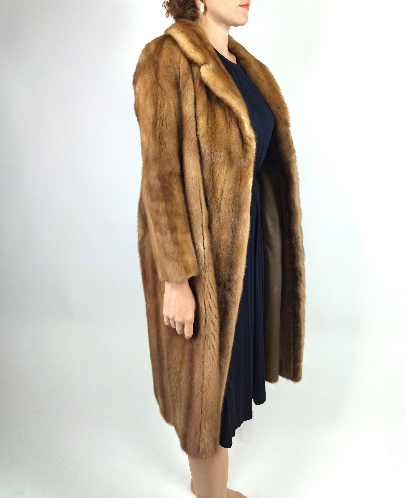 BEIGE MINK FUR COAT EU: XL ; US: 18 - 6