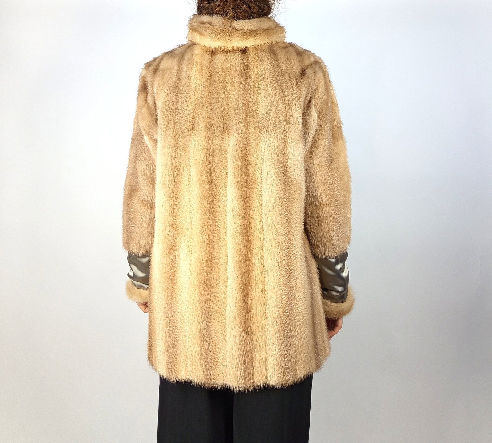 REVERSIBLE CREAM MINK FUR JACKET EU: L - US:18 (1 of 8)