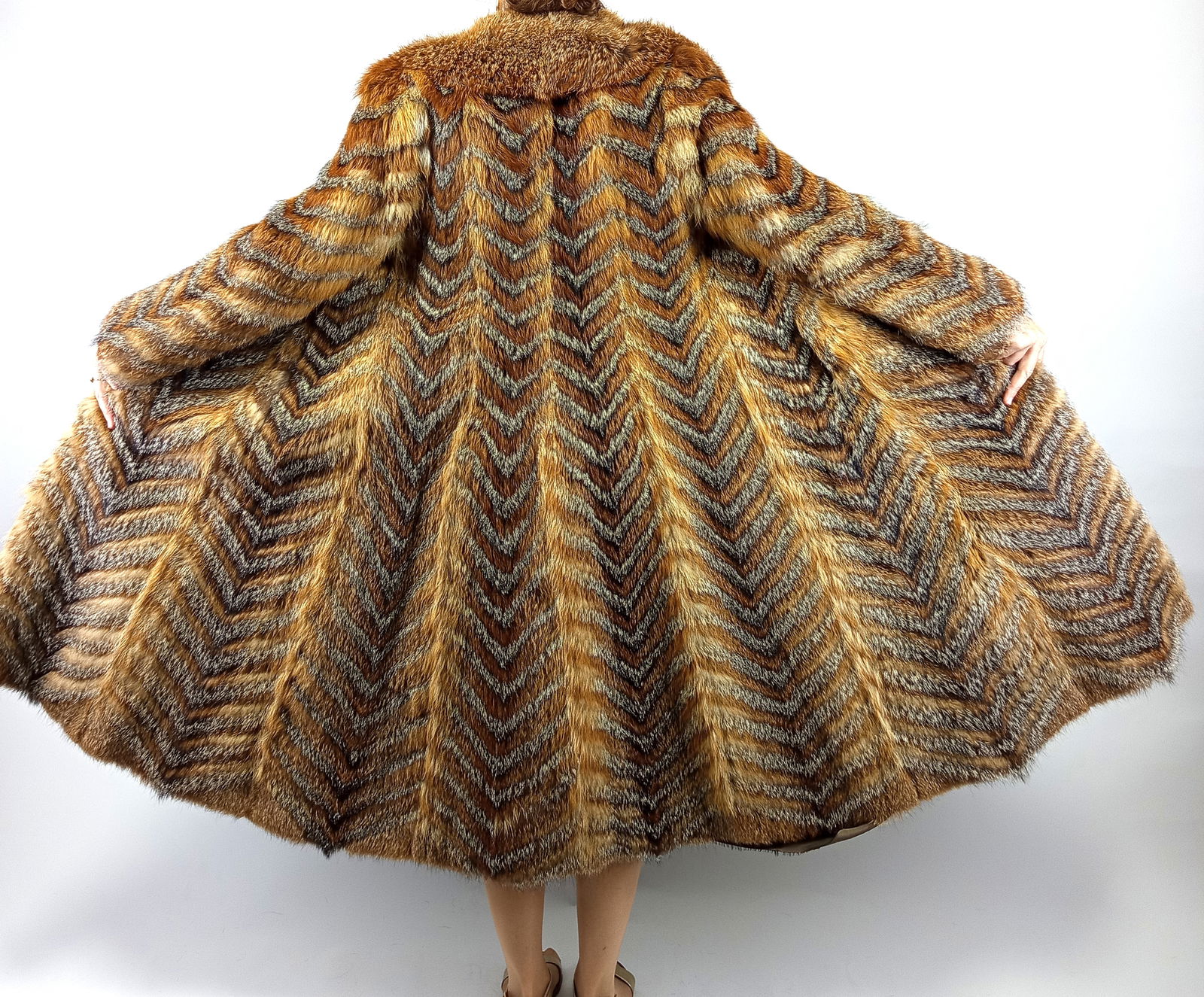 RED SILVER FOX FUR COAT EU: XL ; US: 18 (1 of 10)