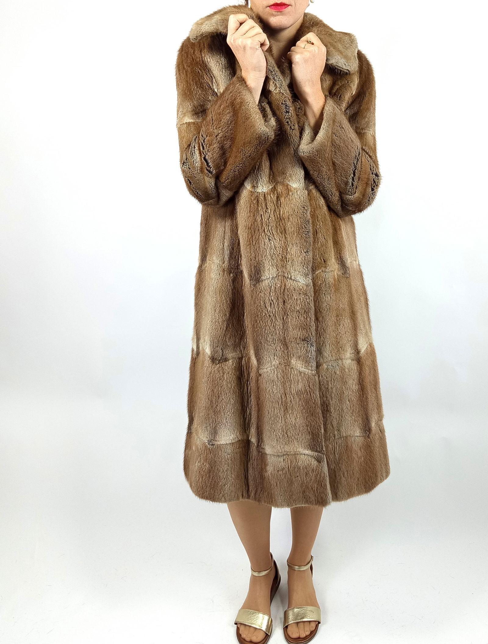 LONG MUSKRAT FUR COAT EU: L ; US: 16 - 15