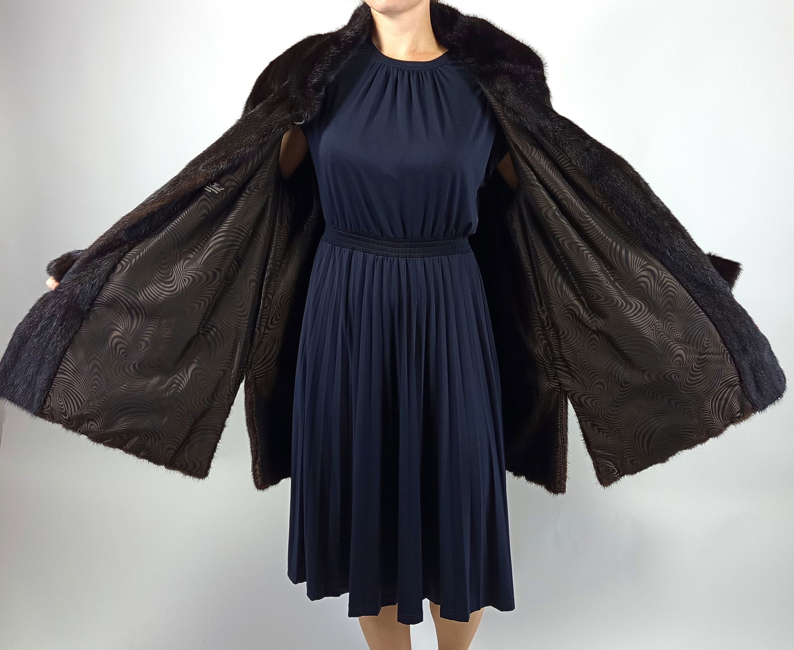 MAHOGANY MINK FUR COAT EU: XXL ; US: 24 - 7