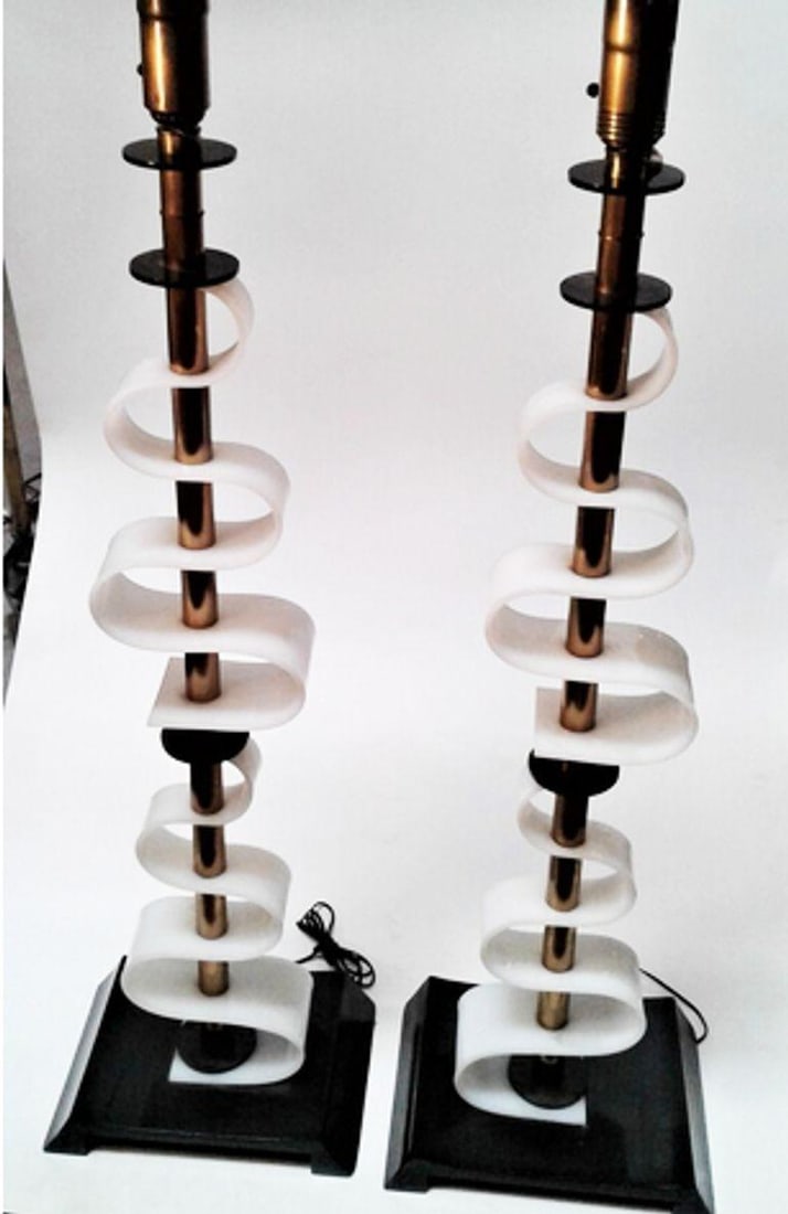 Mid Century Acrylic Sculptural Floor Lamp by Moss Lighting - 9