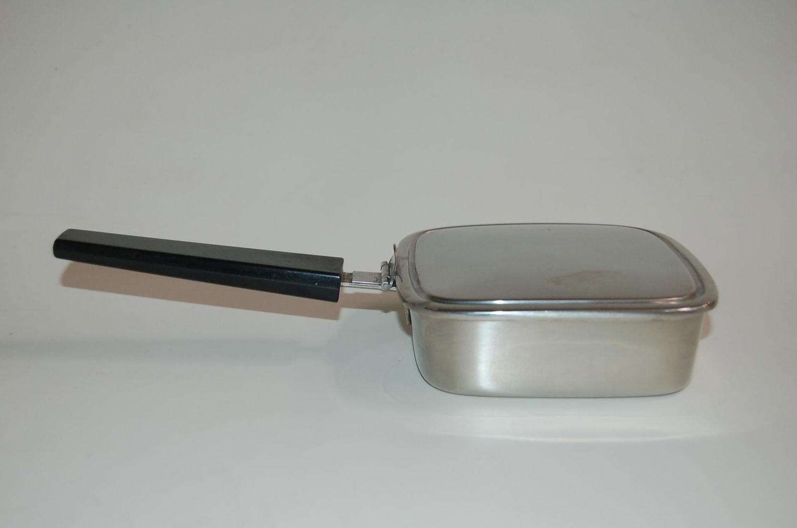 Stainless Steel Crumb Catcher Ashtray Butler Bakelite Handle Made in Sweden - 4