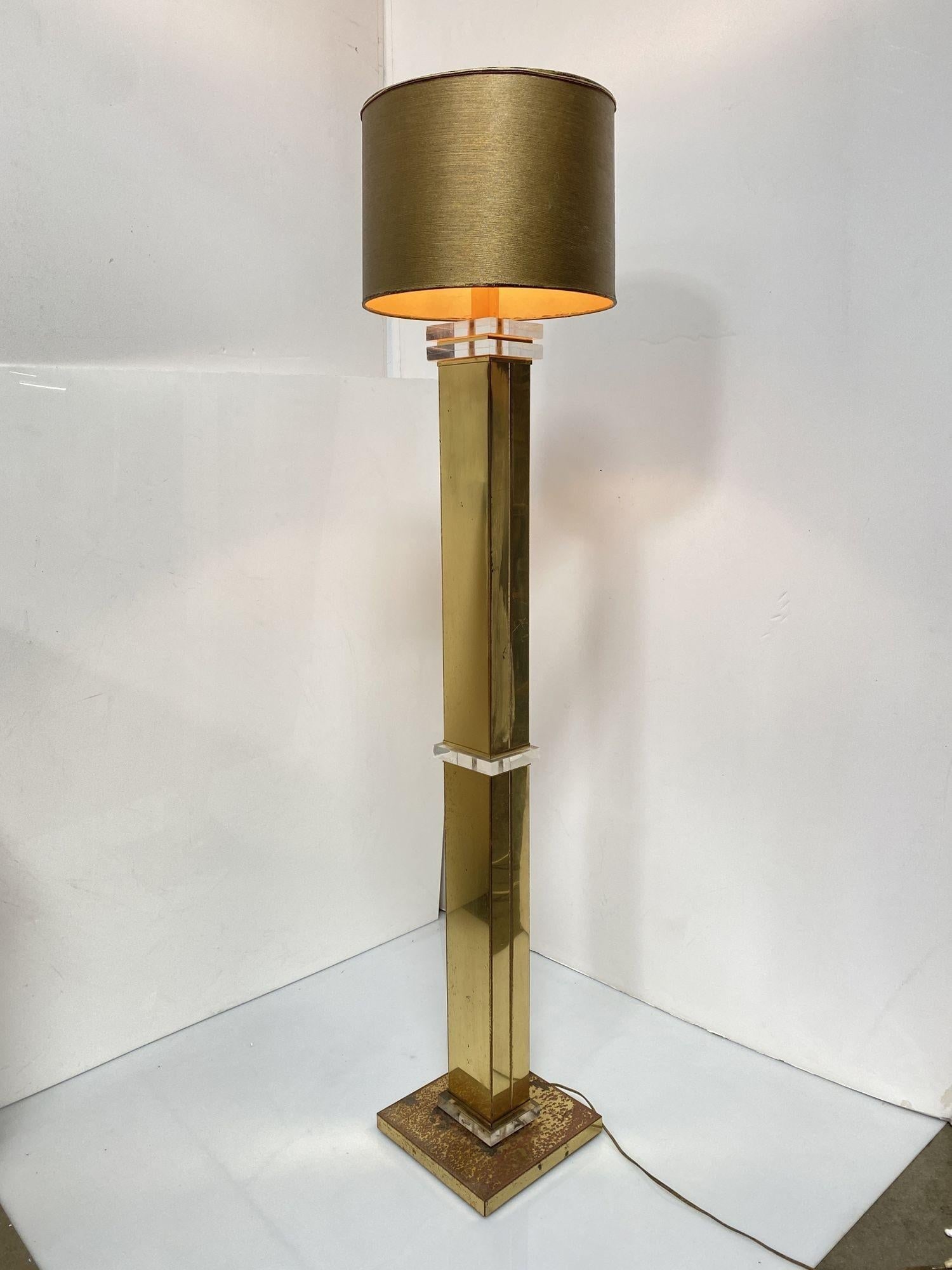 High Style Modern Lucite Acrylic and Brass Floor Lamp, Circa 1970 - 16