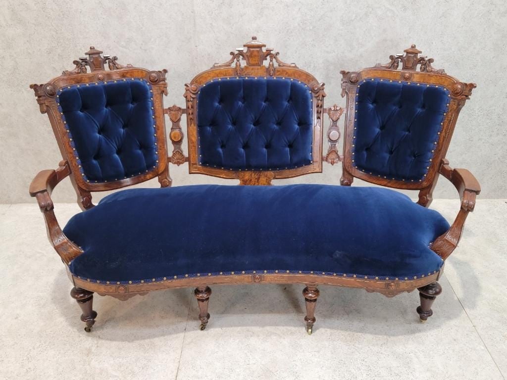 Antique Victorian Eastlake Style Carved Tufted Parlor Settee Sofa Newly Reupholstered in Blue Velvet - 8
