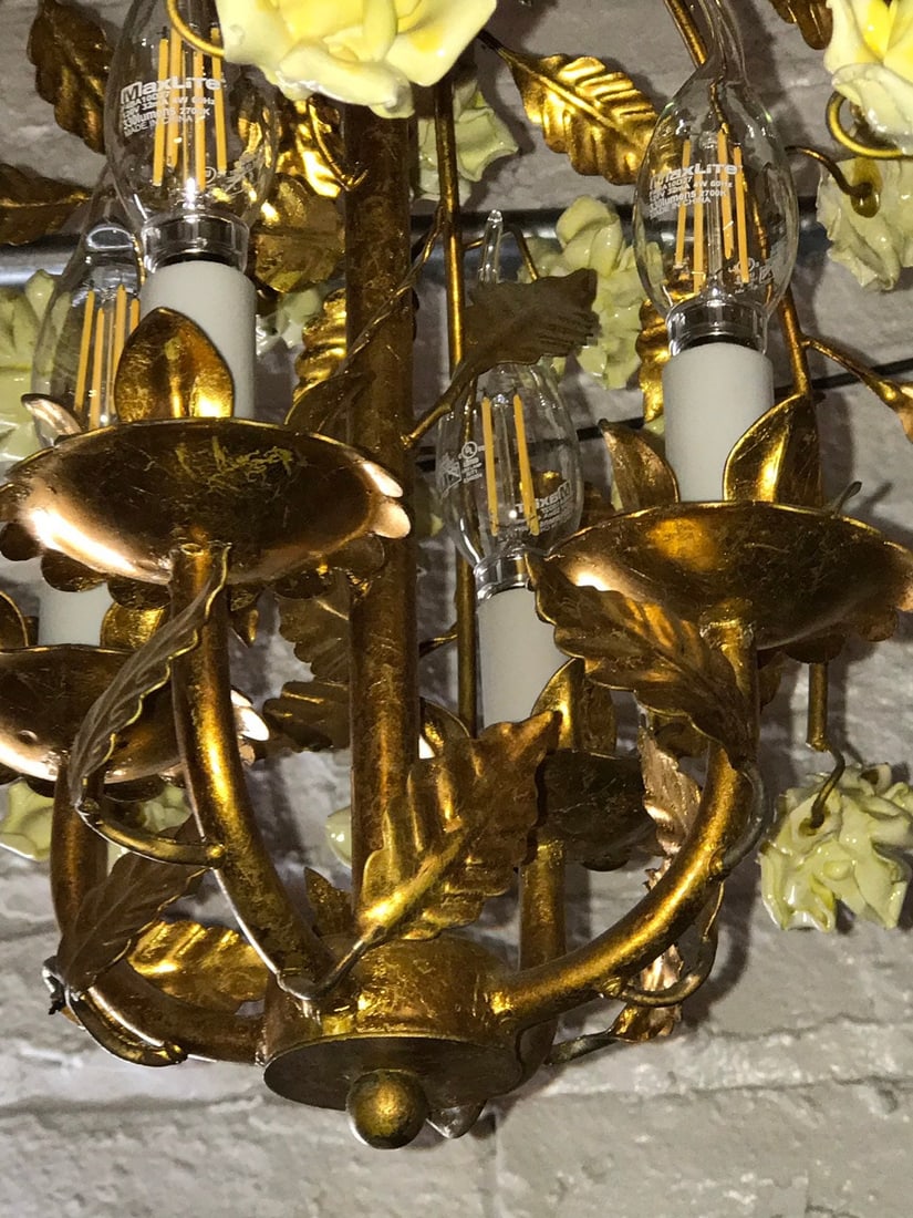 Hollywood Regency Italian Gold Gilt Yellow Porcelain Roses Chandelier - 8