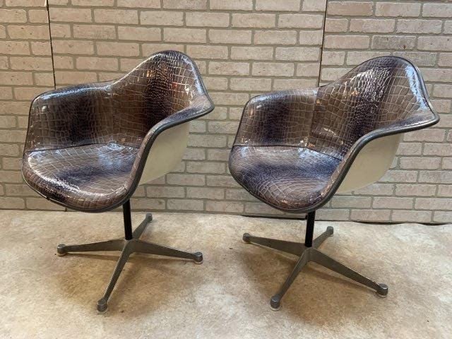 Mid Century Modern Herman Miller Swivel Bucket Chairs Newly Upholstered - Pair - 4