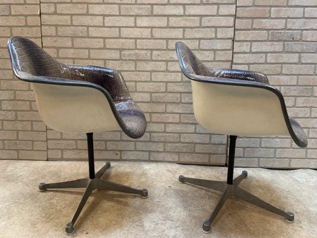 Mid Century Modern Herman Miller Swivel Bucket Chairs Newly Upholstered - Pair - 5