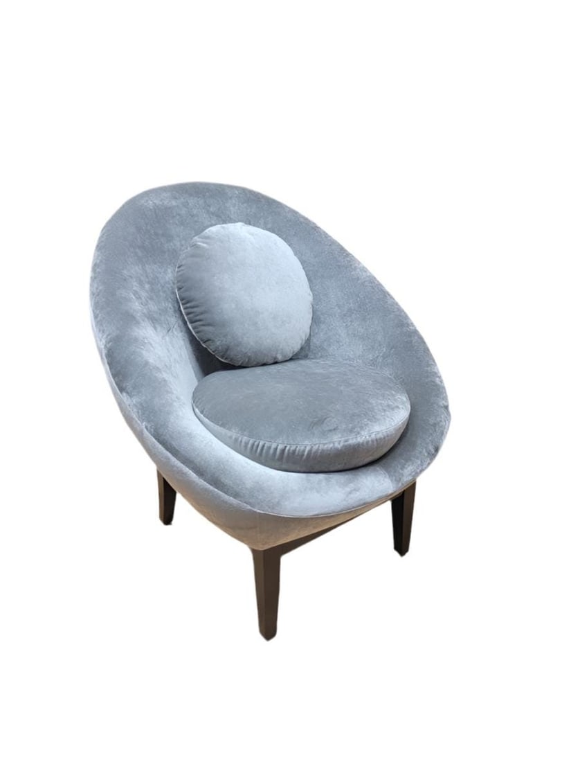 Mid Century Modern French Jean Royère Style Chair Newly Reupholstered in Velvet: Title: Mid Century Modern French Jean Royère Style Chair Newly Reupholstered in Velvet Description: Mid Century Modern French Jean Royère Style Chair Newly Reupholstered in Velvet Mid Centur