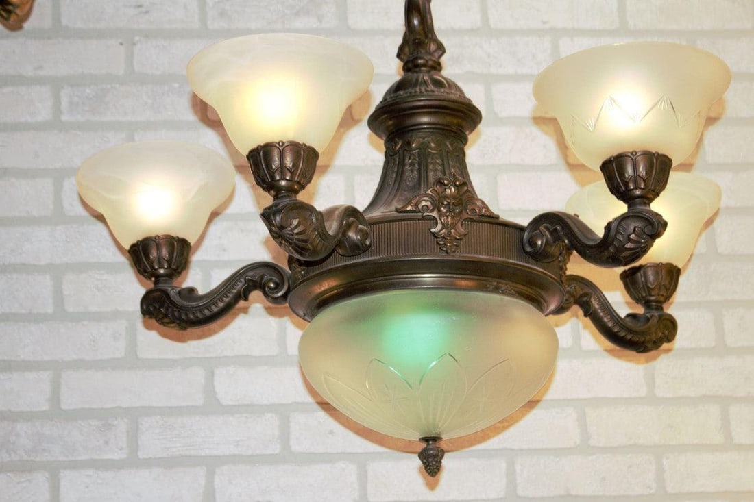 Antique Neoclassical Ornate Figural North Wind Frosted Etched Glass Lamp Shade Chandelier - 5