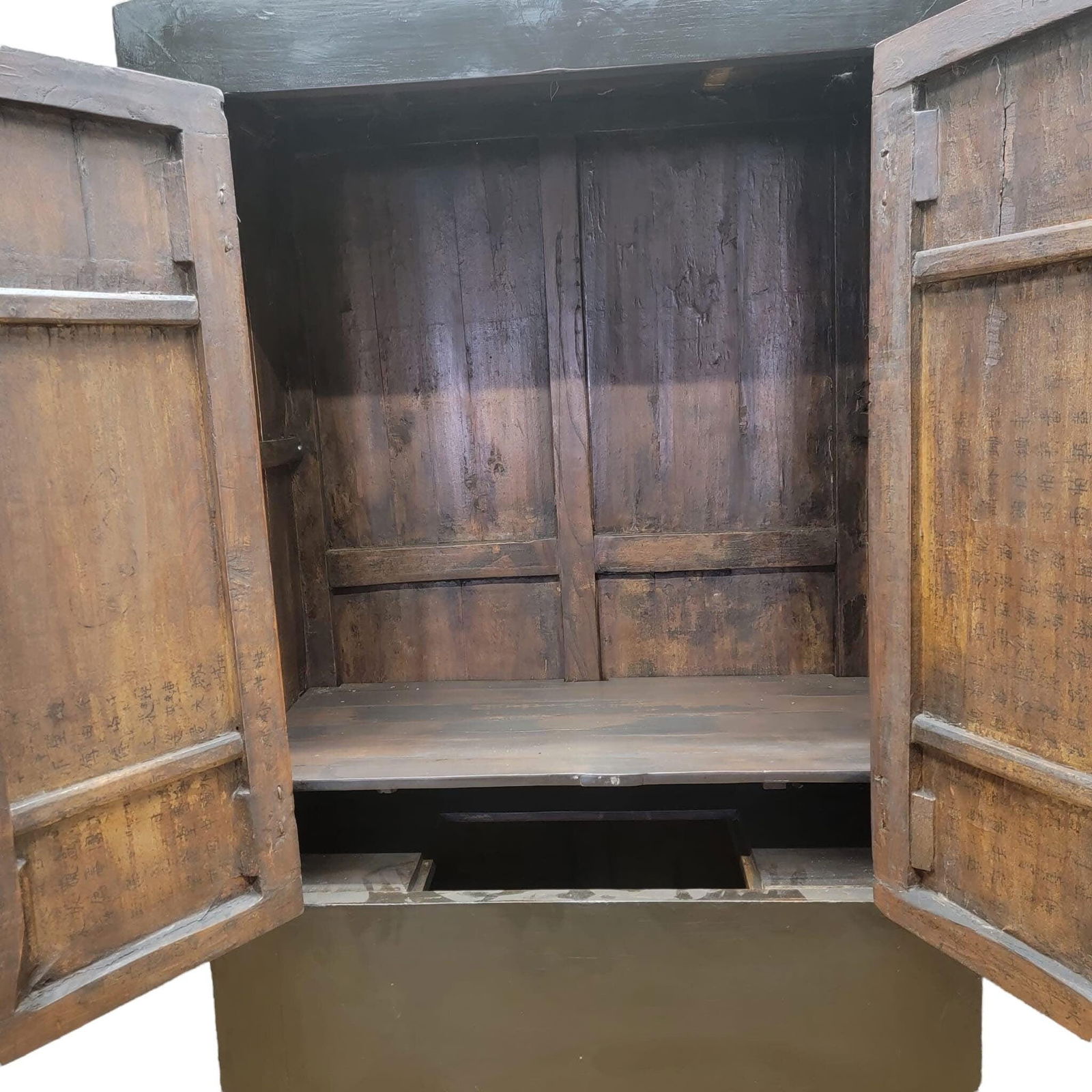 Antique Shanxi Province Elm Cabinet with Carved Apron - 6