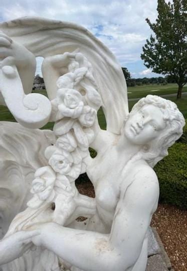 Antique Italian White Carrara Marble Sculpture After "Toilette De Vénus" After Louis-Simon - 4