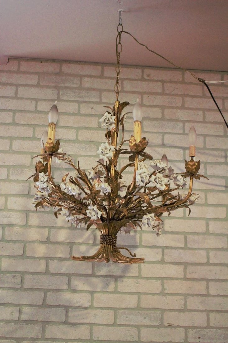 Hollywood Regency Italian Gold Gilt Tole White Porcelain Roses Chandelier - 2
