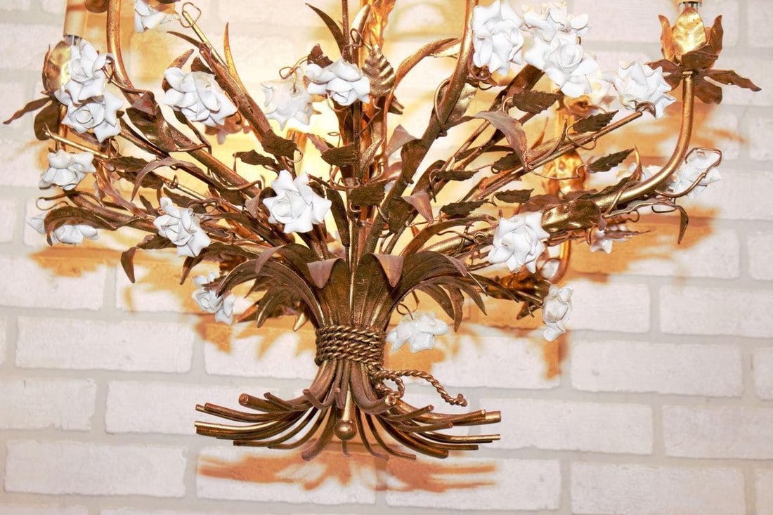Hollywood Regency Italian Gold Gilt Tole White Porcelain Roses Chandelier - 4