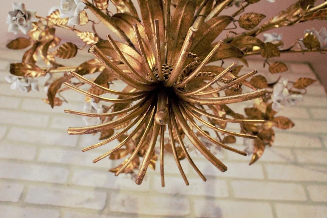 Hollywood Regency Italian Gold Gilt Tole White Porcelain Roses Chandelier - 6