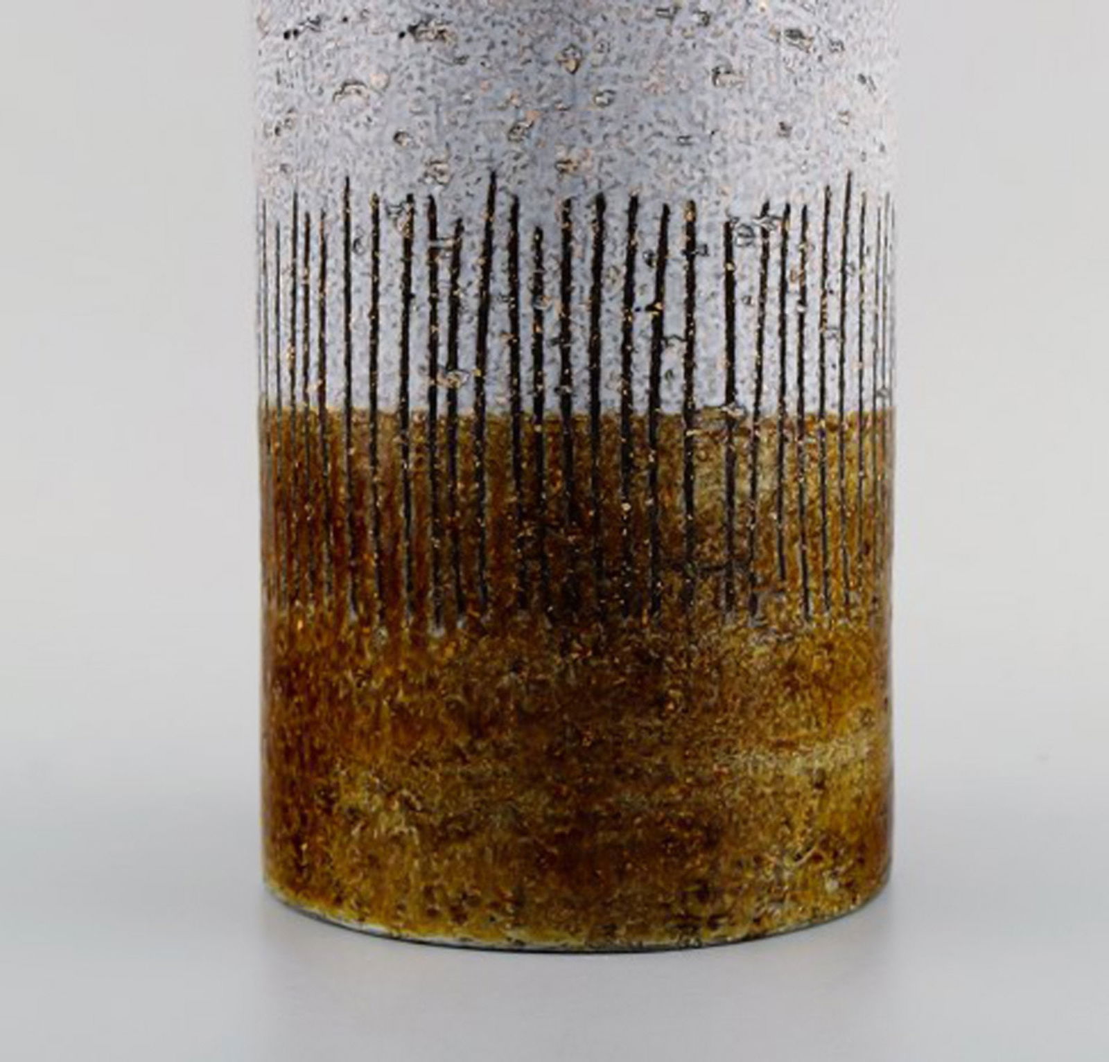 Mari Simmulson (1911-2000) for Upsala-Ekeby. Cylindrical vase in glazed ceramics. Mid-20th century. - 4