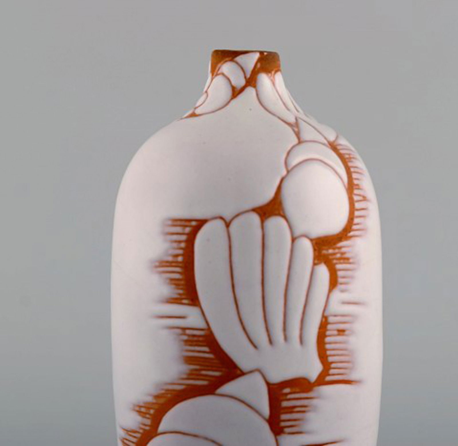 Anna Lisa Thomson (1905-1952), Sweden. Vase in white glazed ceramics with seashells. Approx. 1950. - 3