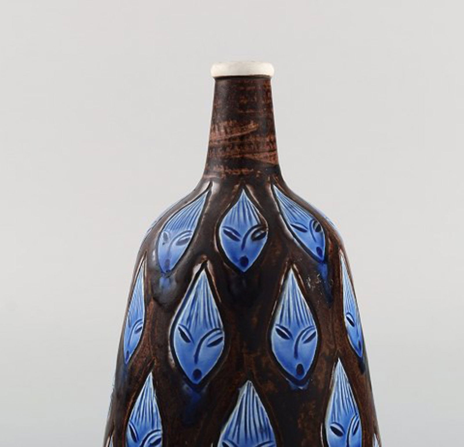 Hertha Bengtsson for Rörstrand. Unique vase in glazed ceramics with female faces. 1960s. - 3