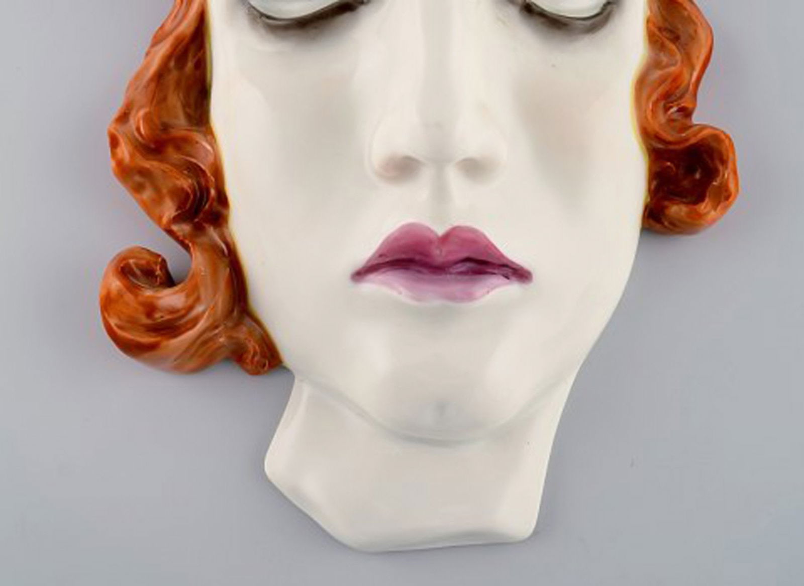 Art deco female face in hand-painted glazed ceramics. Germany, 1950s. - 3