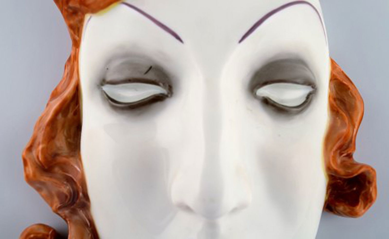 Art deco female face in hand-painted glazed ceramics. Germany, 1950s. - 4