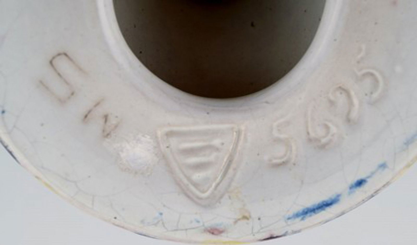 Michael Andersen, Denmark. Two bowls, candlestick and lidded jar in glazed ceramics. 1950s. - 9