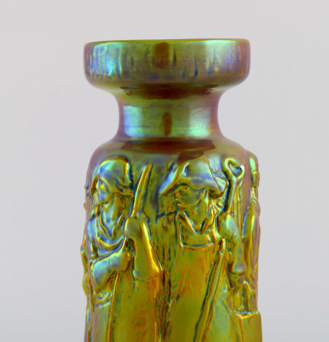 Art deco Zsolnay vase in glazed ceramics modeled with workers. Beautiful luster glaze. 1920s / 30s. - 5