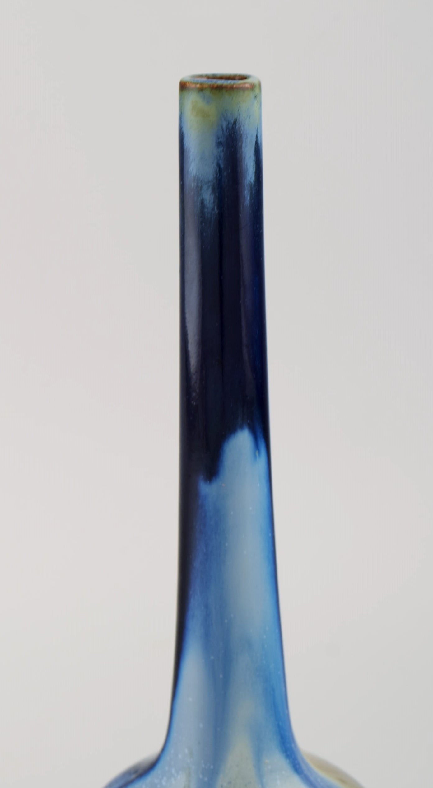 Gentil Sourdet, France. Long necked vase in glazed stoneware. Beautiful glaze in shades of blue and - 4