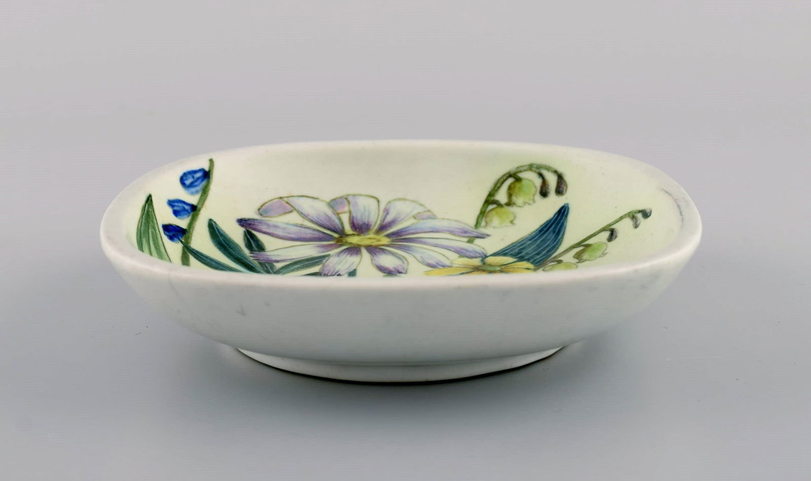Carl Harry Stålhane for Rörstrand. Bowl in glazed ceramics with hand-painted flowers. - 4