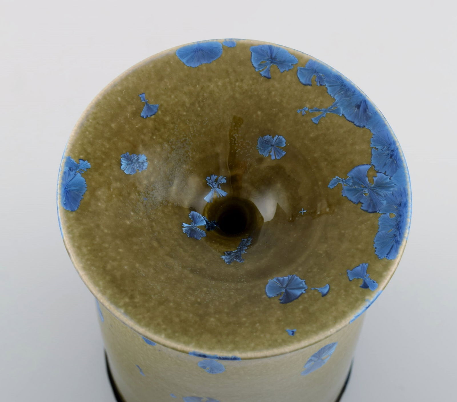 Isak Isaksson, Swedish ceramicist. Unique vase in glazed ceramics. Beautiful crystal glaze in blue - 6