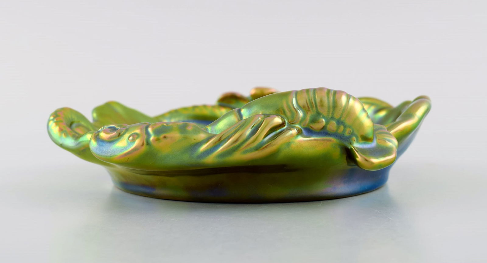 Zsolnay bowl in glazed stoneware modeled with crayfish. Beautiful eozin glaze. Mid-20th century. - 3