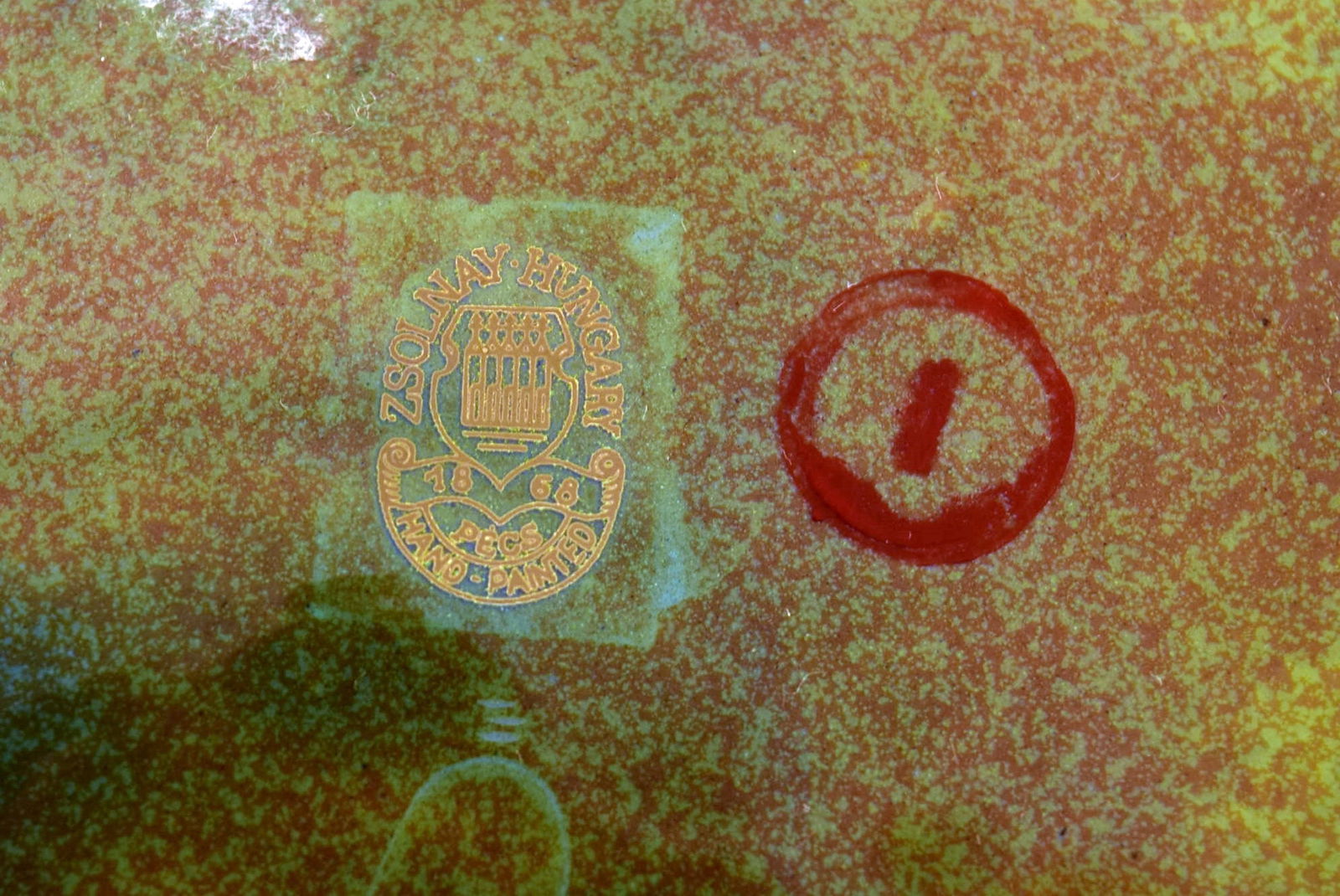 Zsolnay bowl in glazed stoneware modeled with crayfish. Beautiful eozin glaze. Mid-20th century. - 7