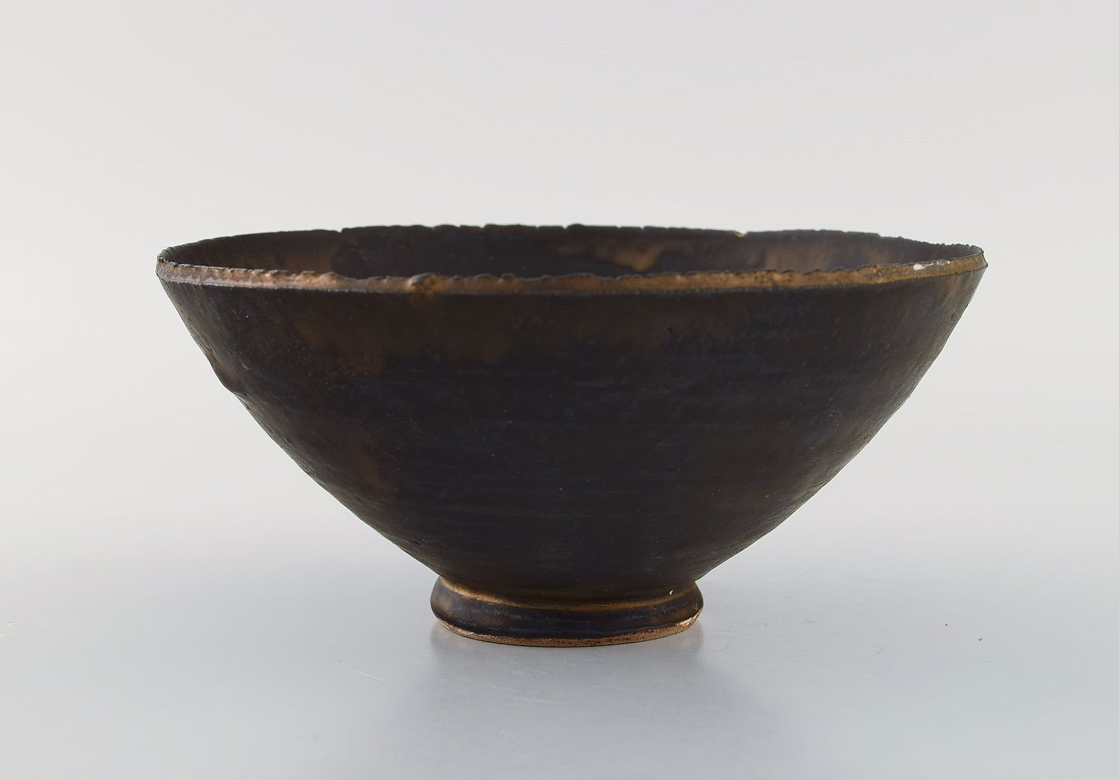 Eli Keller (b. 1942), Sweden. Unique bowl in glazed stoneware. Japanese style. Beautiful metallic - 4