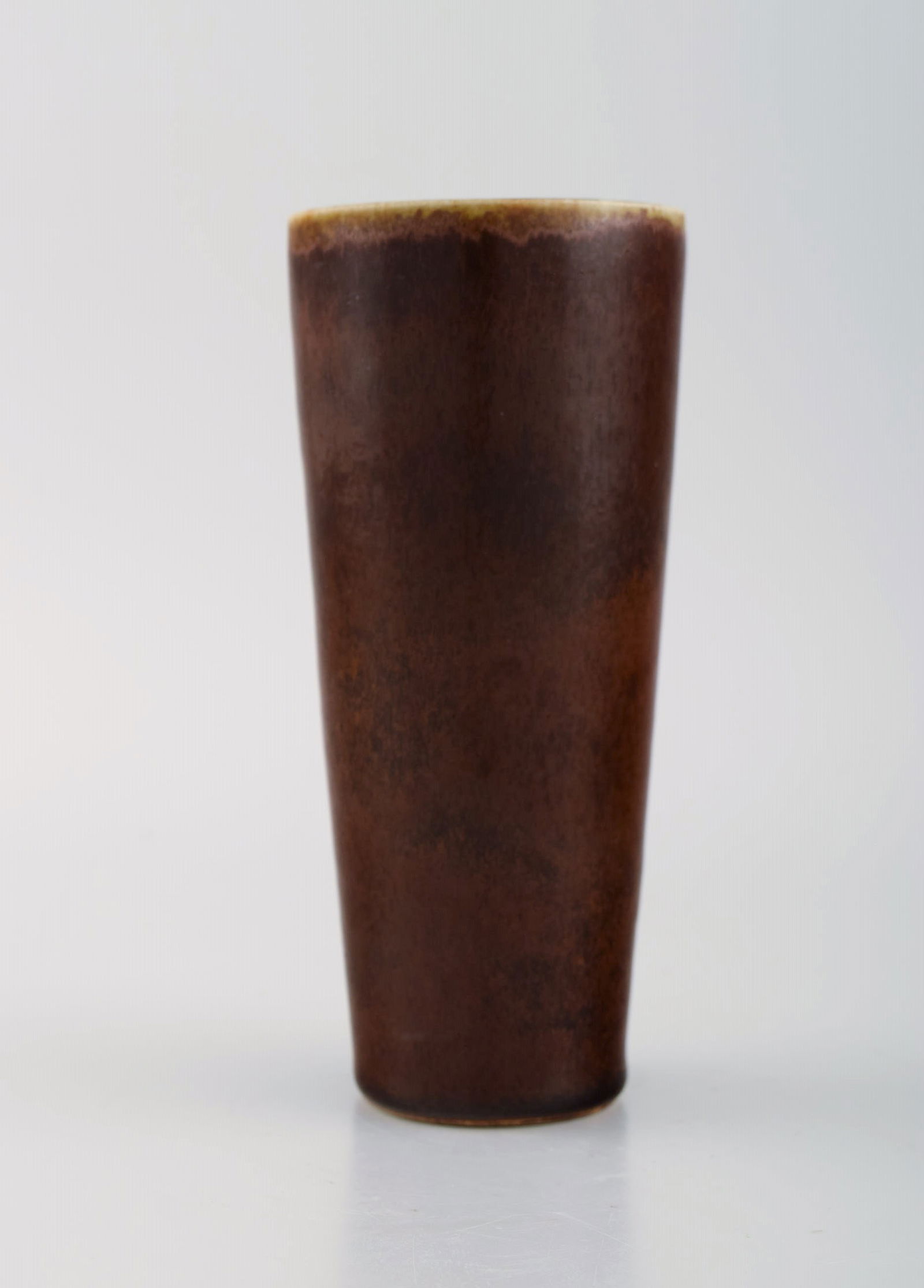 Rörstrand vase in glazed ceramics. Beautiful glaze in brown shades. 1960s. - 2
