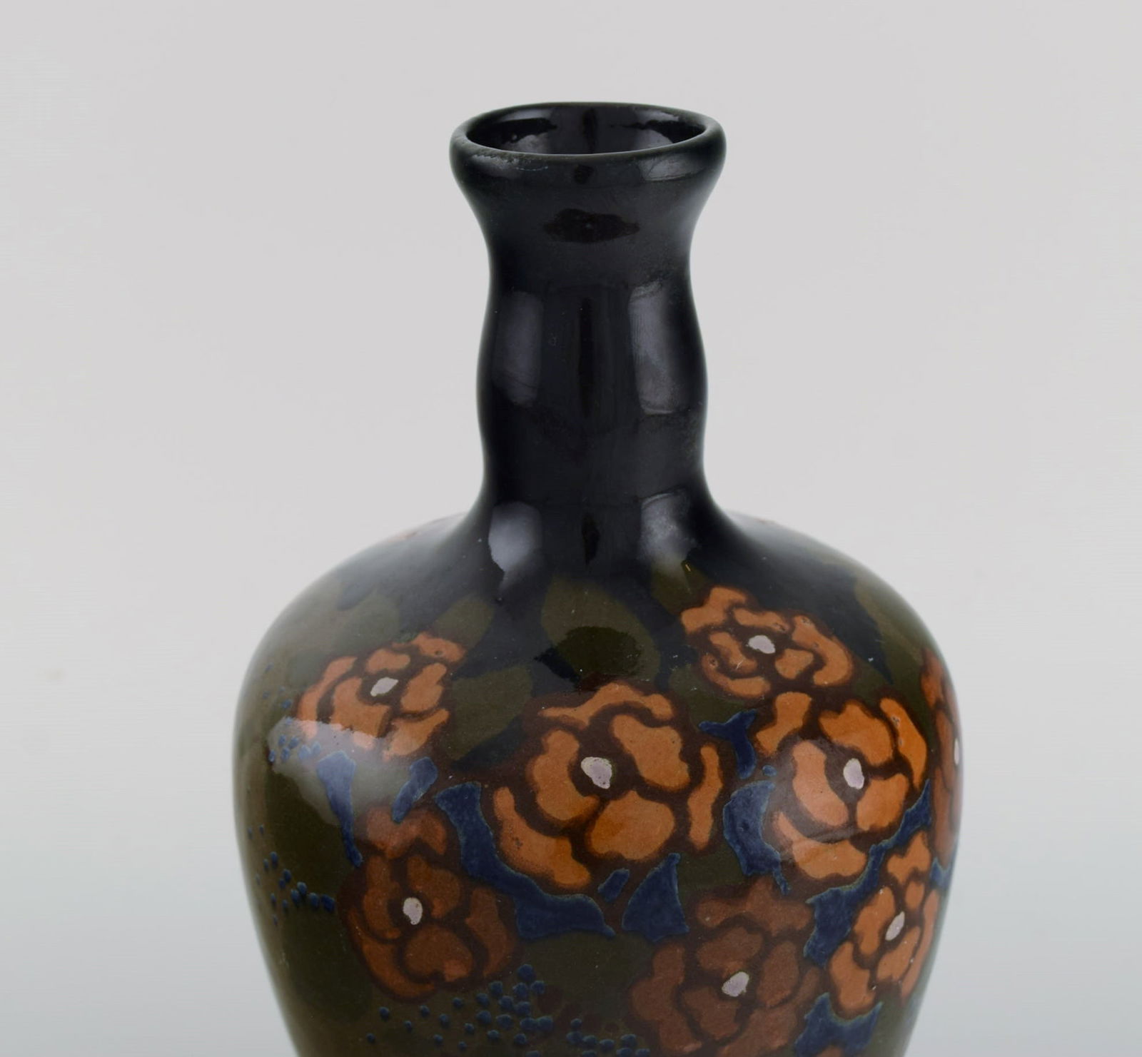 Arnhem, Holland. Antique art nouveau vase in glazed ceramics with hand-painted flowers and foliage. - 3