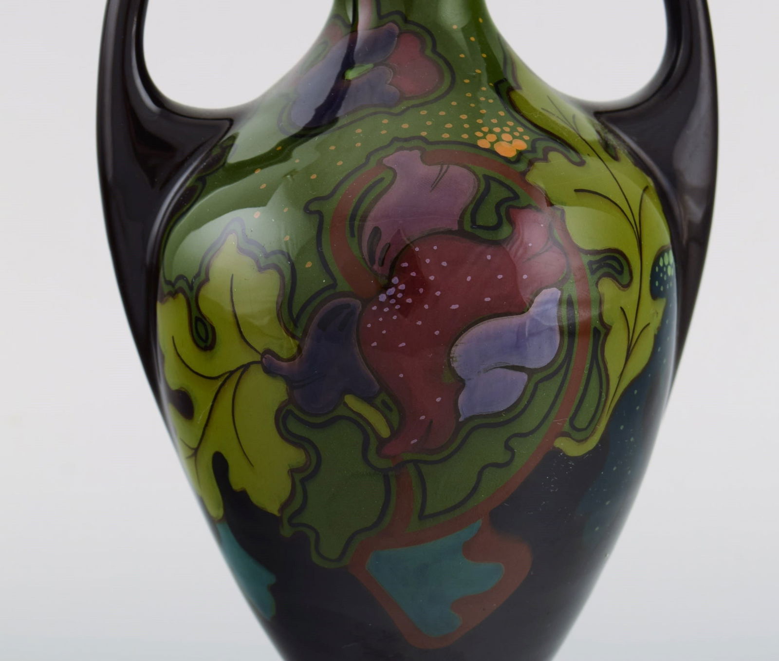 Regina, Holland. Antique art nouveau vase in glazed ceramics with hand-painted flowers and foliage. - 6